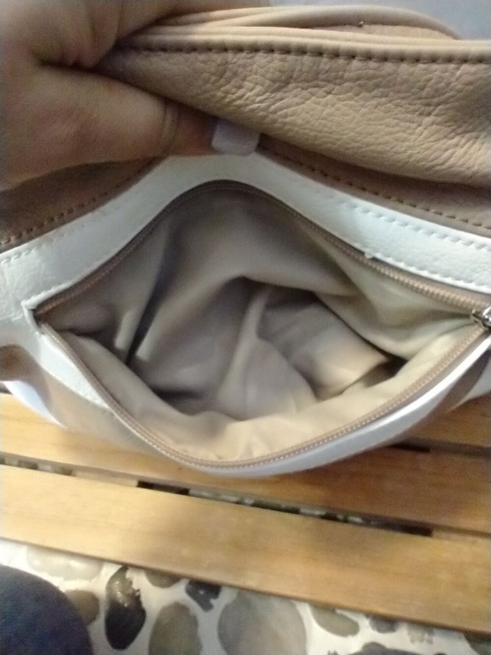 Tan and White Non-leather, Unbranded Hobo Purses - Picture 7 of 9